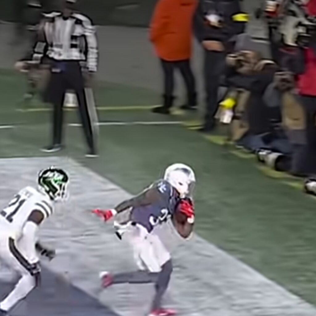 Patriots make it eight straight in Thursday night win over the Jets