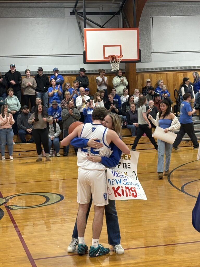 Tewksbury breaks record in leading Valley to win over Hall Dale