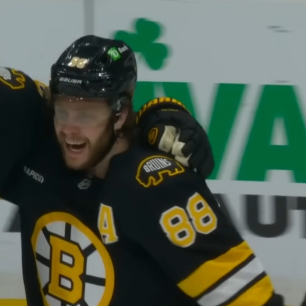 Pastrnak becomes sixth Bruins player all-time to reach 900 points