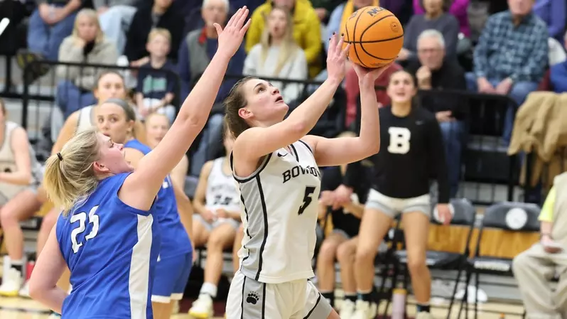 Bowdoin edges Colby in NESCAC women’s basketball action