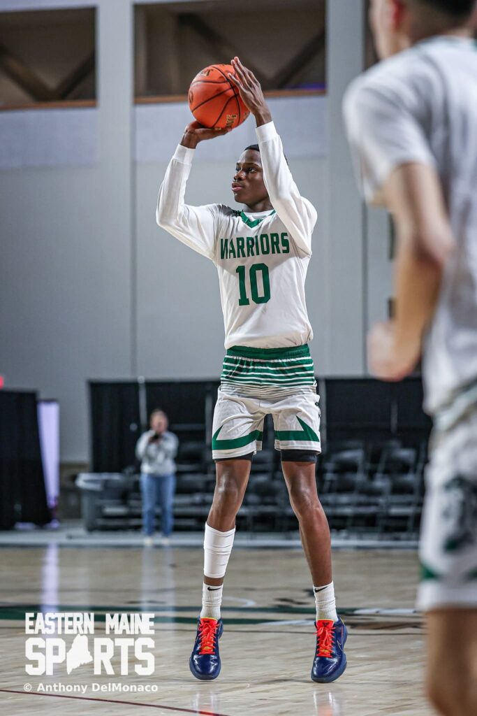 Aden Jeffers helps Fort Kent boys pull away from Sumner in a Class C quarterfinal