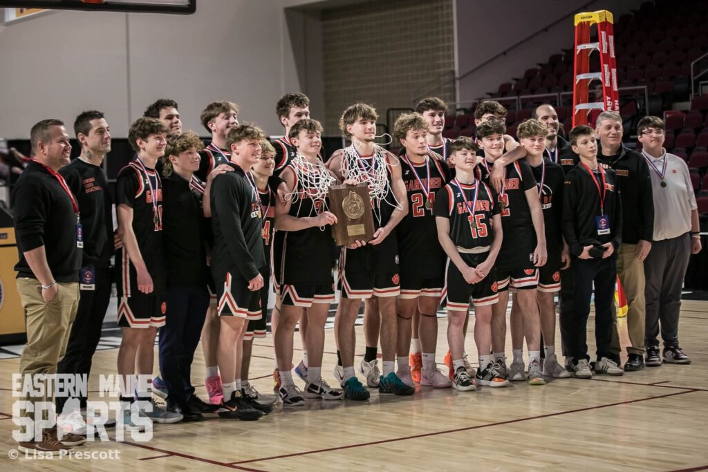 Hot shooting leads Gardiner boys to their first regional title in 14 years