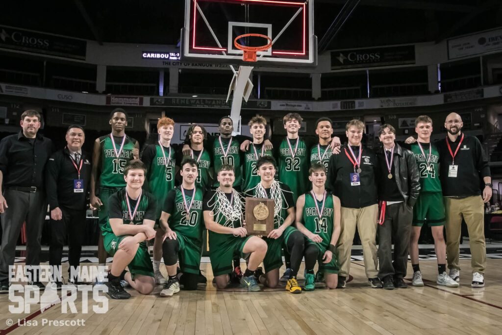 Aden Jeffers jumper at the buzzer lifts Fort Kent boys over Caribou to win their first regional championship
