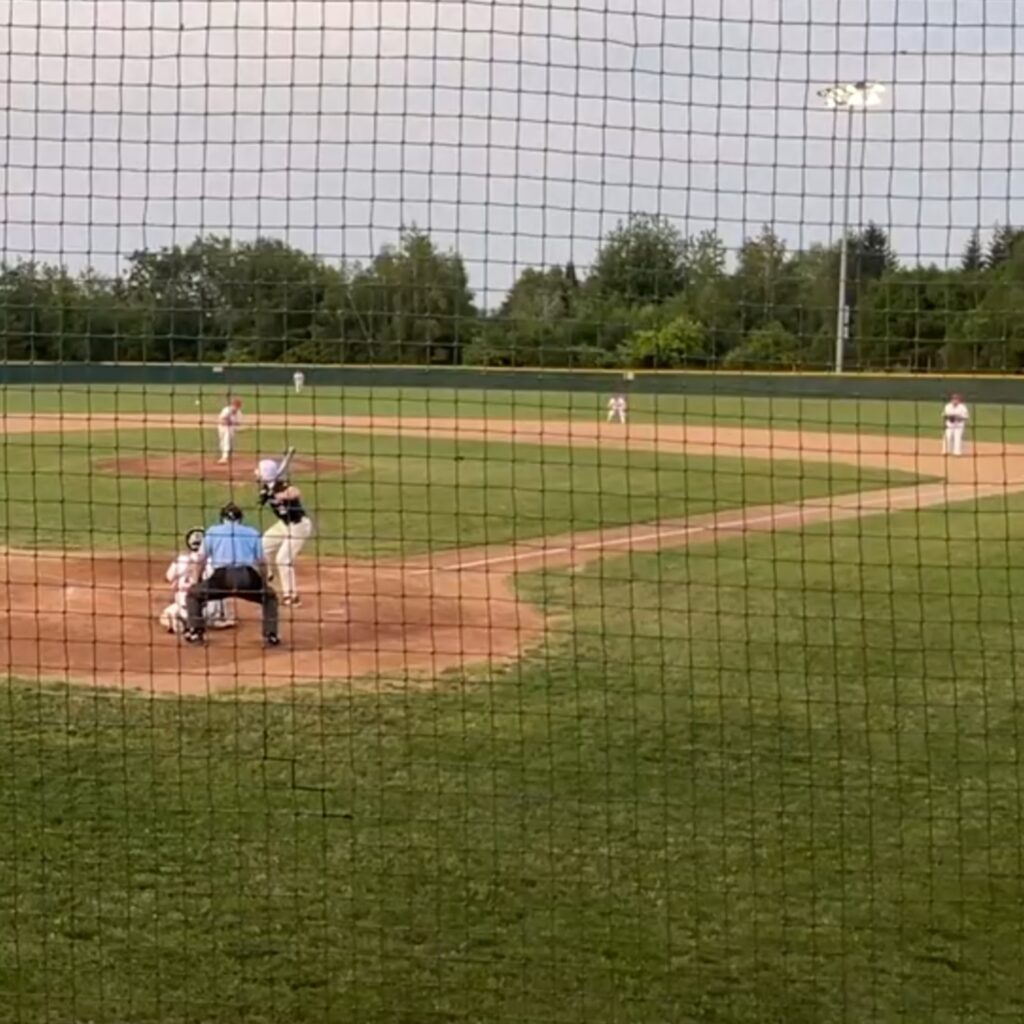 Dunkin Comrades rally to beat the Hurricanes on Oullette three-run double