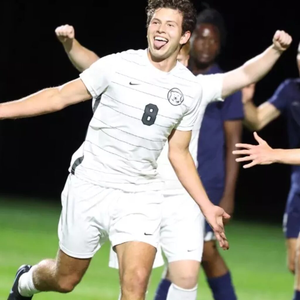 Gordon and Banks both score as Bowdoin men’s soccer stays unbeaten